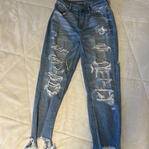 American Eagle blue jeans (mom jean)